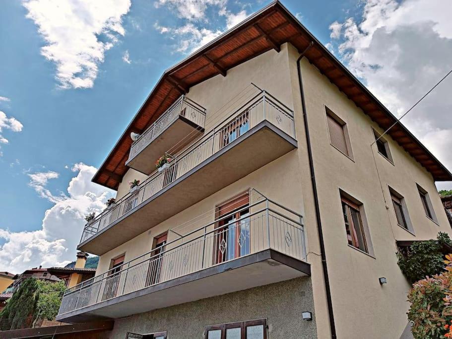 Brezza Di Lago Costa Volpino Exterior photo
